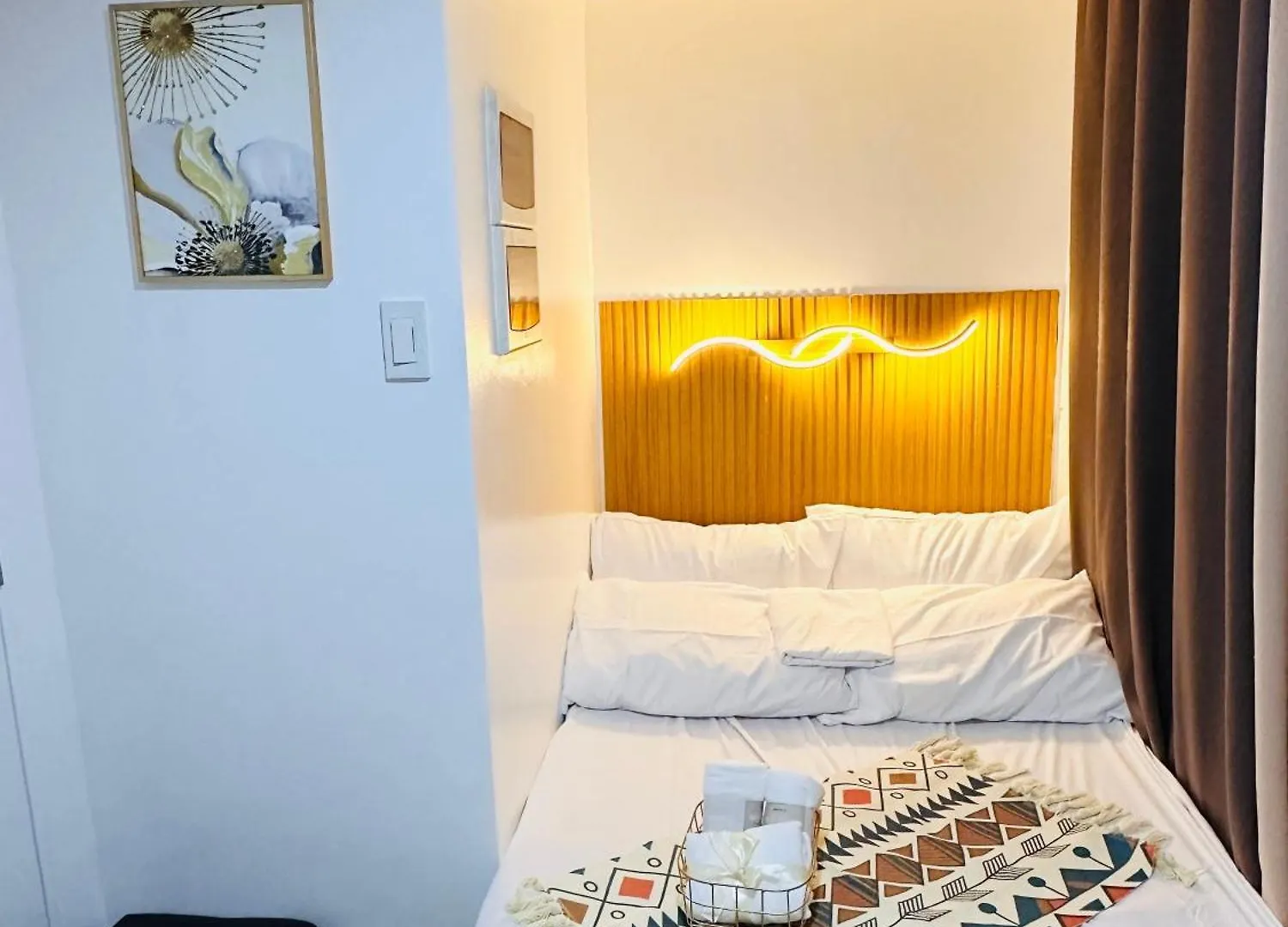 2 Bedroom And Bathroom Staycation Condo In Mandaluyong City Near Boni Mrt With Wifi And Karaoke And Pool Manila 0*,